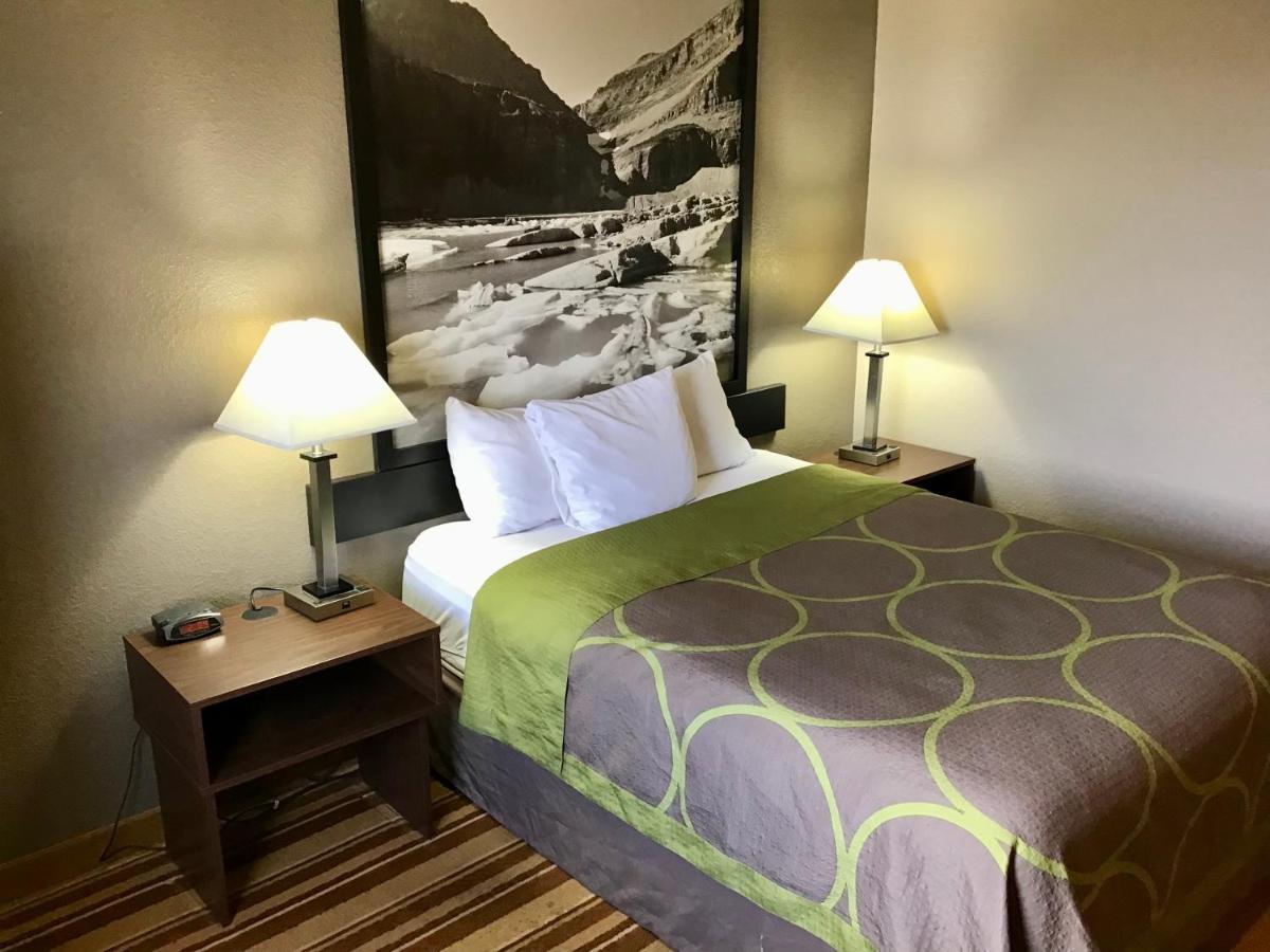 Super 8 By Wyndham 3* Helena